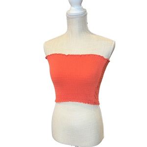 Hollister coral strapless crop top Stretchy Worn once Perfect condition!
Size: S